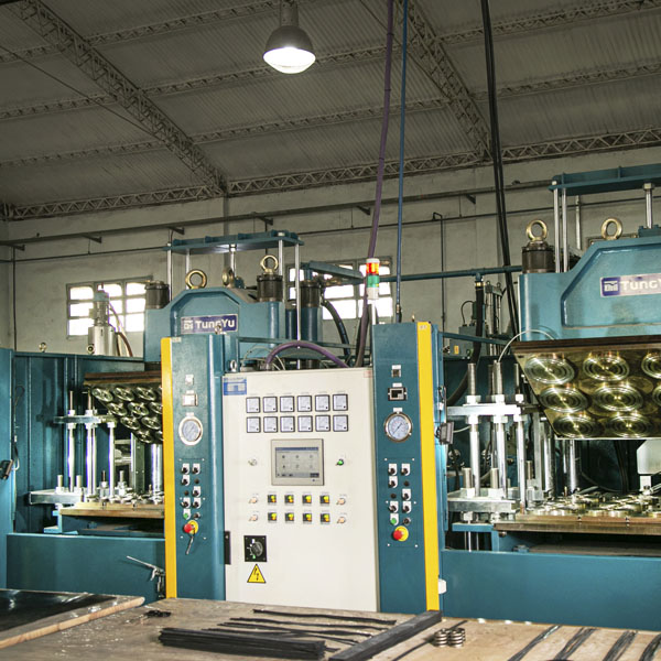 Somos una empresa argentina fundada en el año 1990. Inicialmente, nos dedicamos a la fabricación y distribución de o´ring y piezas especiales en caucho para las principales industrias del momento: alimenticia, agropecuaria, química y automotriz